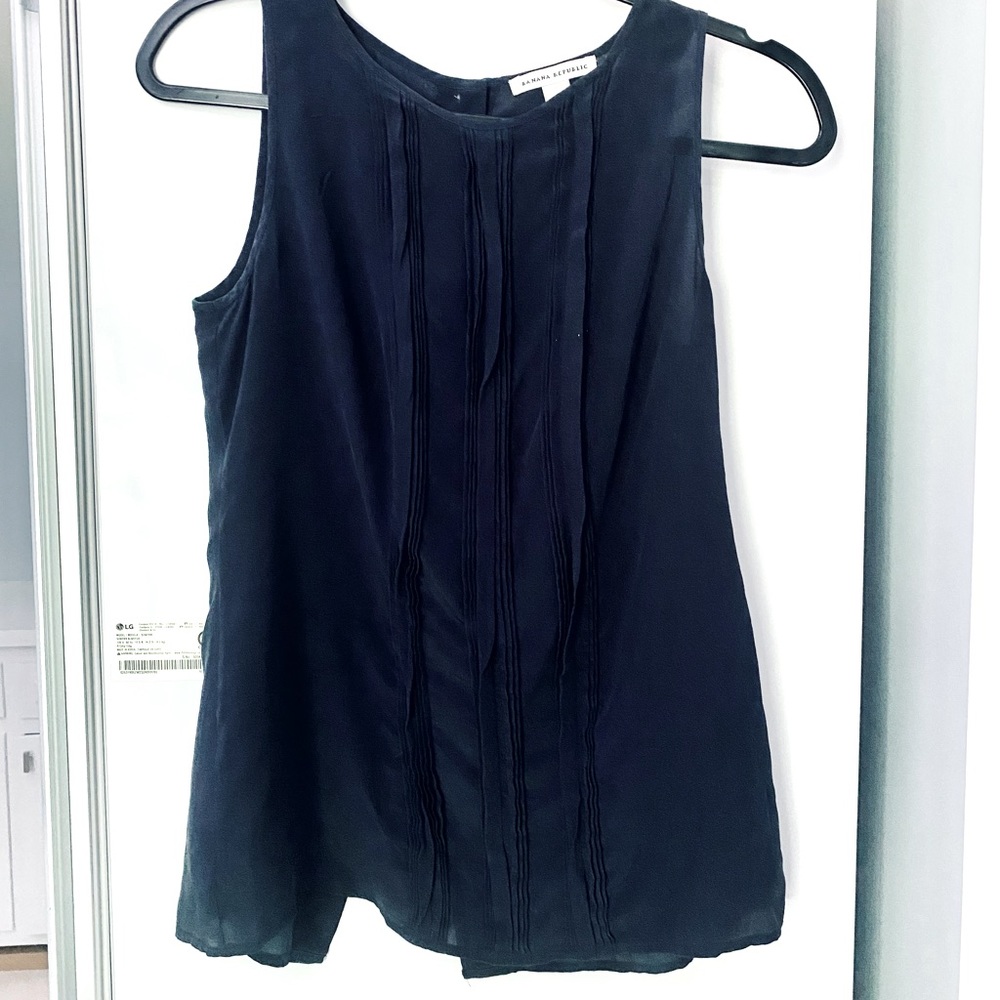3/$30 Silk Banana Republic Top
